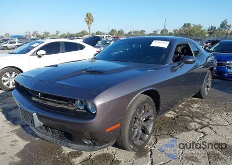 2021 Dodge Challenger Sxt z USA, uszkodzony, nr VIN 2C3CDZAG2MH573716